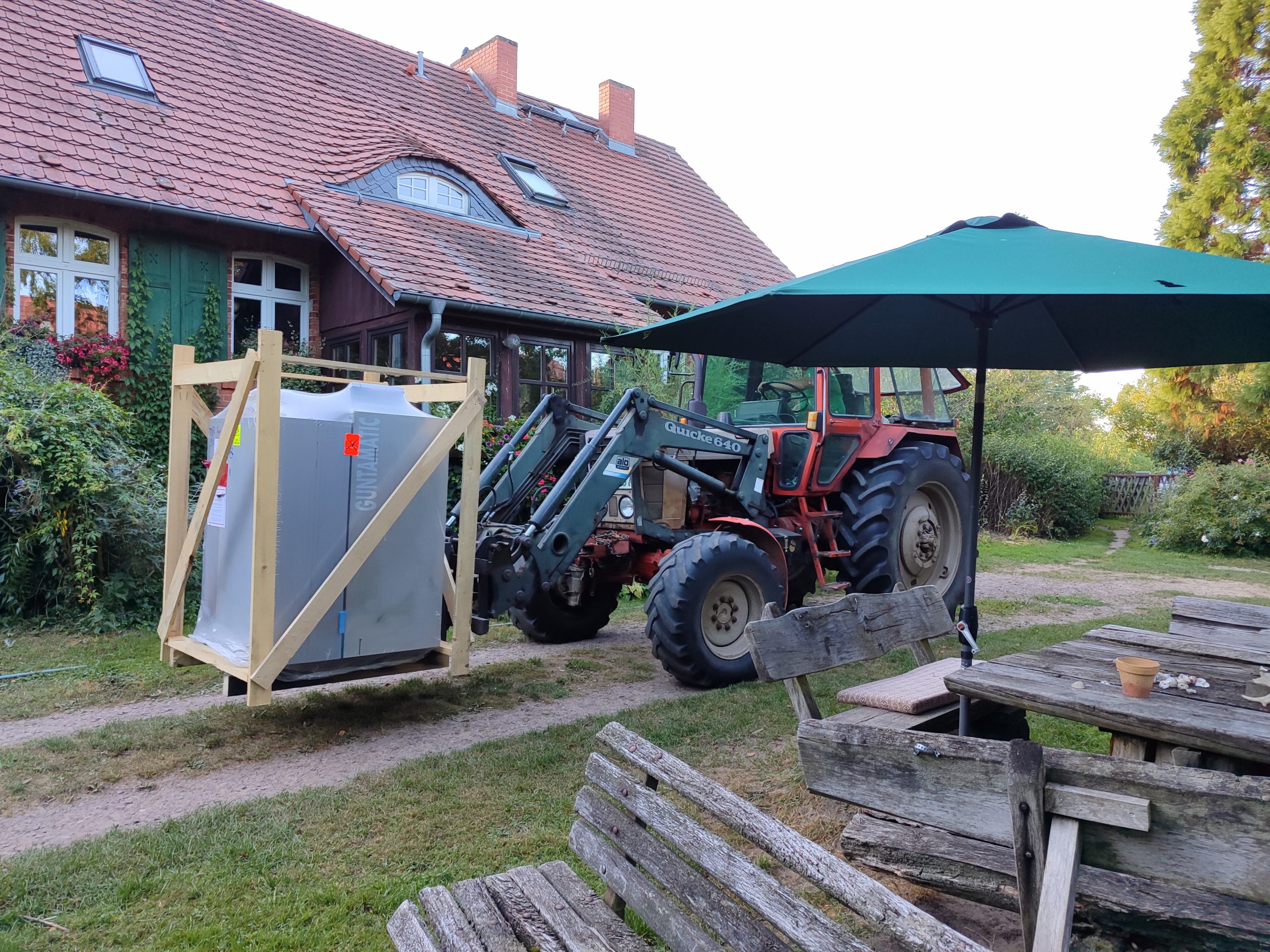 Kesseltransport mit Bagger